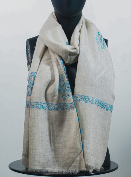 Ivory woolen stole